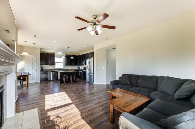Building Photo - 6995 Hearthwood Dr