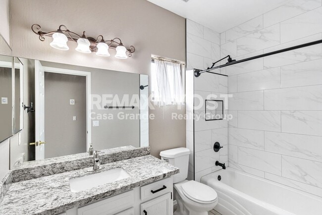 Building Photo - Beautiful home on large lot with pool and Solar!