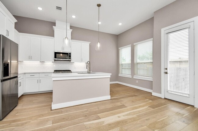 Building Photo - 304 Chobani Ln