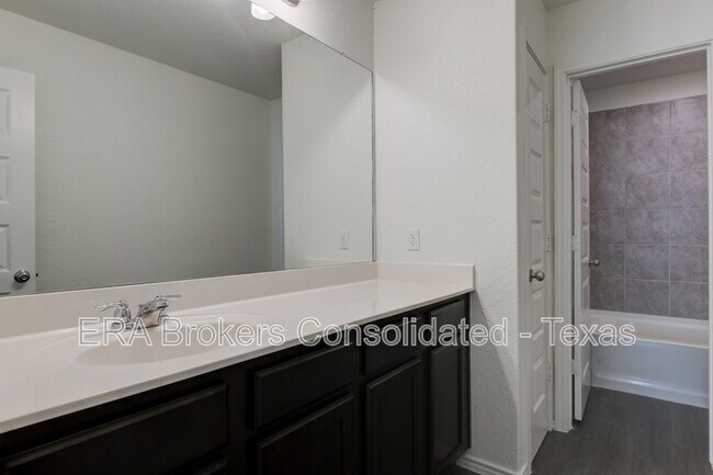 Building Photo - 5407 Shasta Pl