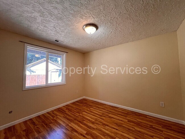 Building Photo - Orchards Ranch with Large Fenced Yard - Re...