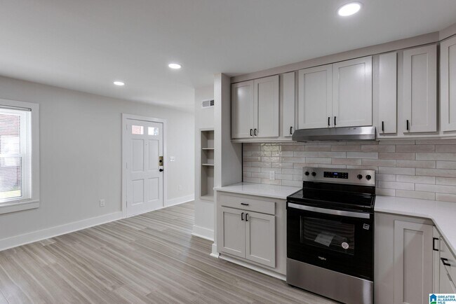 Building Photo - 1700 Valley Ave