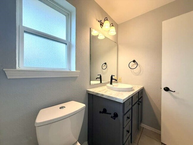 Building Photo - 1805 Bristol Cove