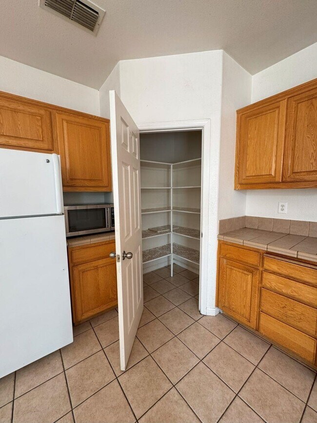 Building Photo - 645 Rockspray Cir