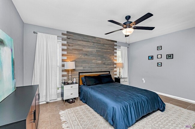 Building Photo - 9221 Fox Run Ave