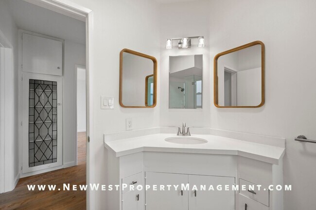 Building Photo - Renovated Banker's Hill 2 Bedroom at Laure...