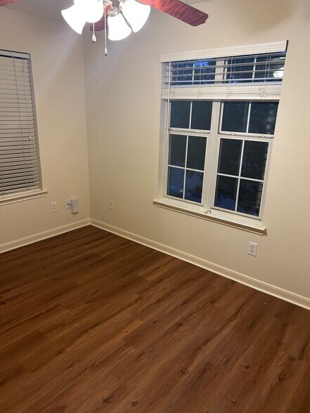 Building Photo - 8031 Barnes Ridge Ln