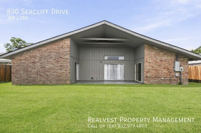Building Photo - 830 Seacliff Dr