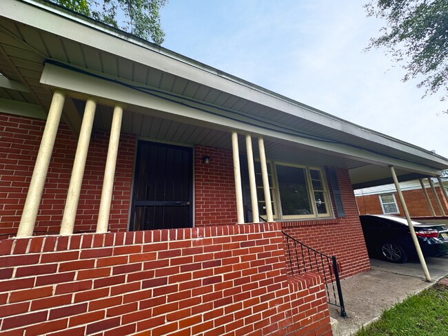 Building Photo - 916 Delmar Dr