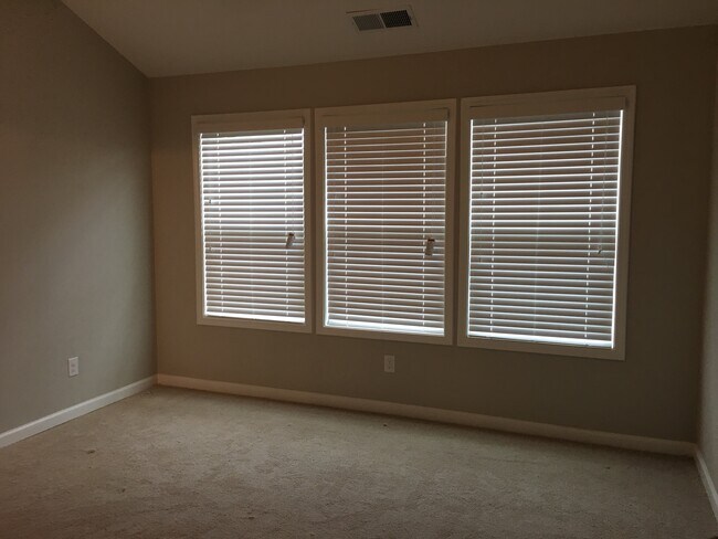 Building Photo - 1256 Elderwood Way