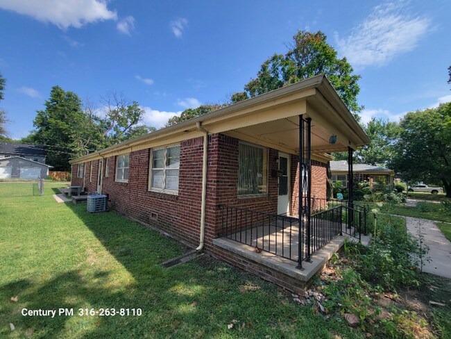 Building Photo - 244 N Fern St