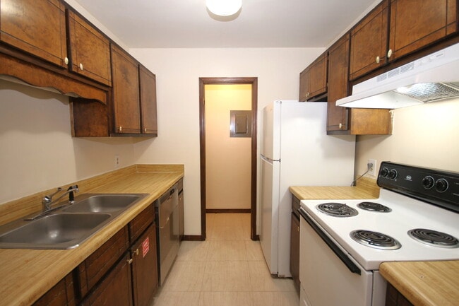 Building Photo - Spacious 2 Bedroom Rental Near Mobile Hwy ...