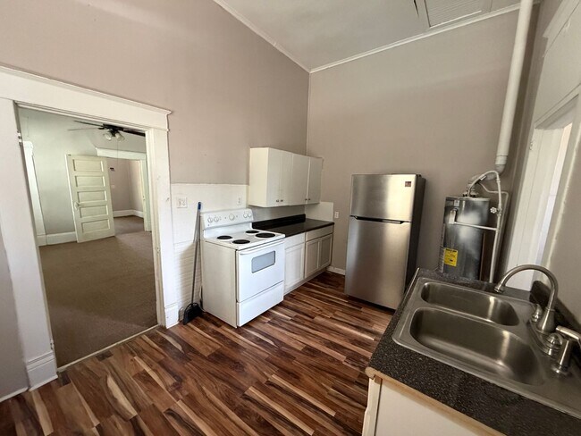 Building Photo - 426 Boulevard St