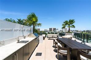 Building Photo - 9901 W Bay Harbor Dr