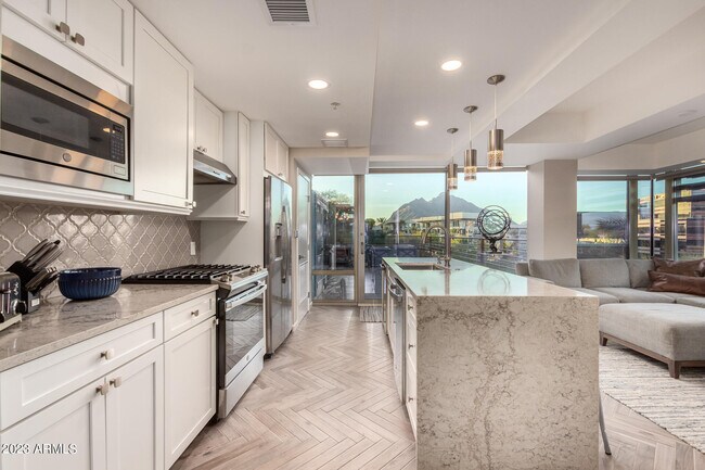 Building Photo - 7161 E Rancho Vista Dr
