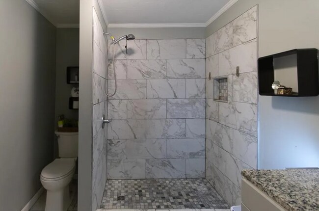 Tile Shower - 418 Bolijeri Blvd