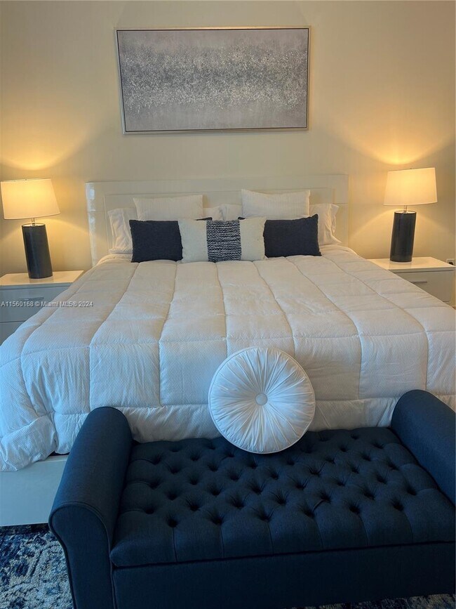 Building Photo - 333 Las Olas Way