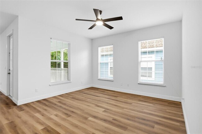 Building Photo - 912 Waterside Dr