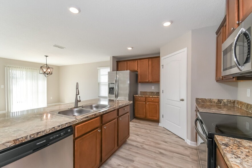 Building Photo - 2283 Pebble Point Dr