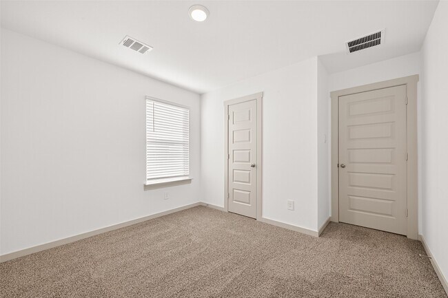 Building Photo - 1107 Lakes Edge Ln