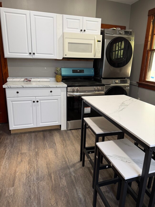 Building Photo - 170 Walker Hill Rd