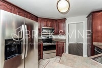 Building Photo - 45 Camellia Ln