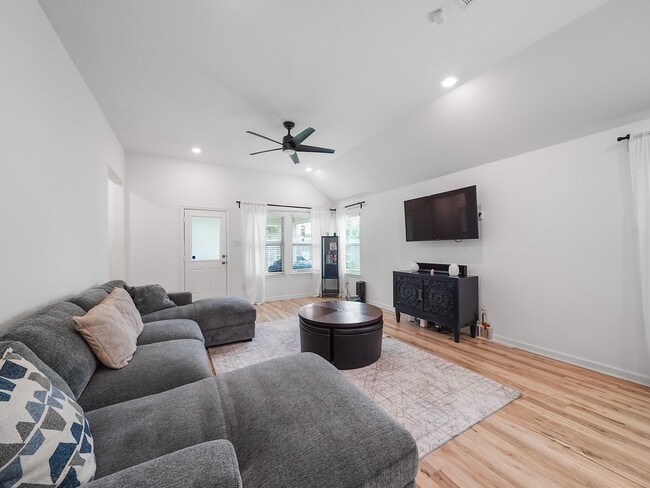 Building Photo - 6210 Glenwick Park Rd