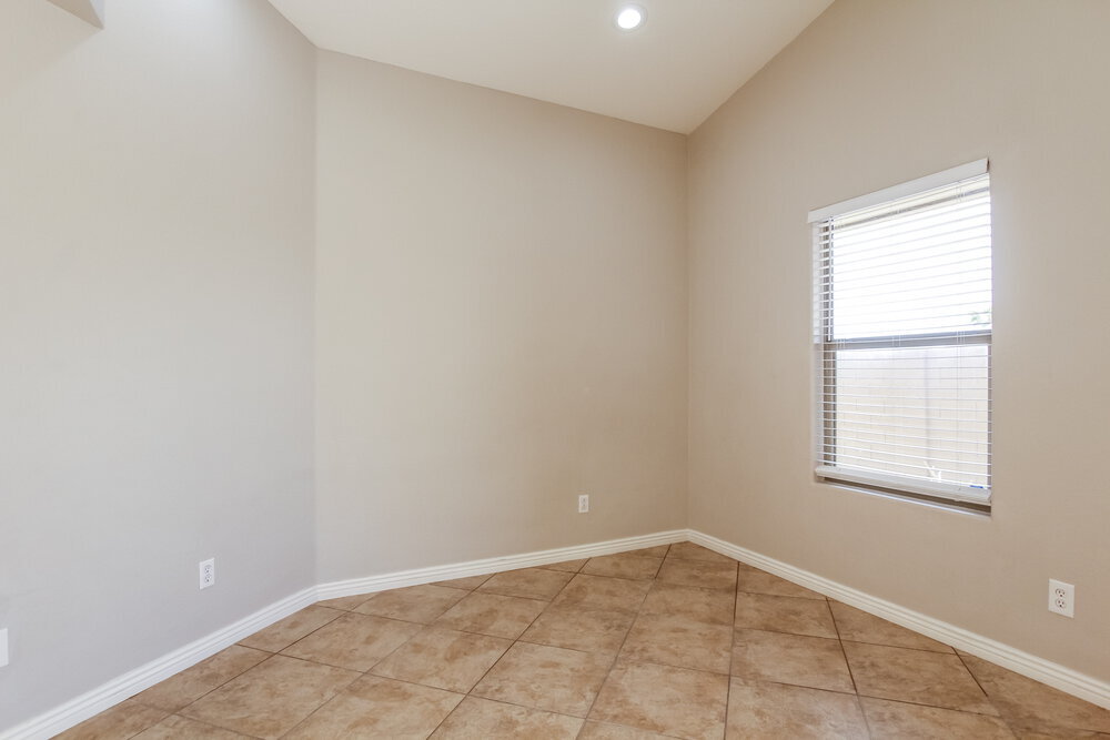 Building Photo - 3910 N 125th Dr