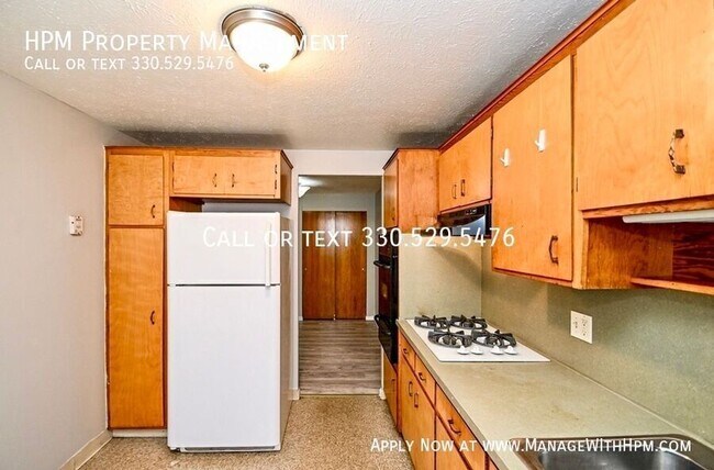 Building Photo - 842 S Green Rd