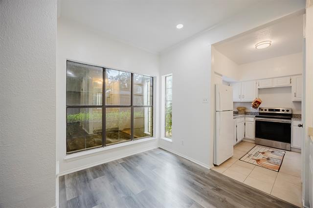 Building Photo - 412 Pebble Way