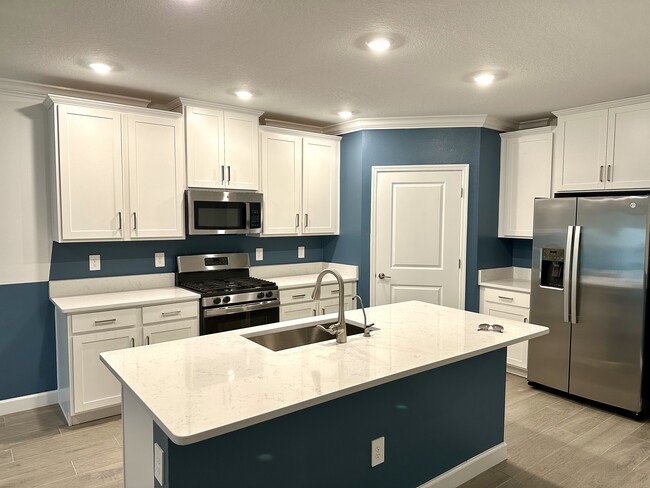 Building Photo - 17506 Holly Wl Ave