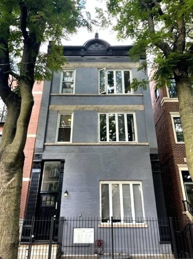Primary Photo - 2432 W Cortez St