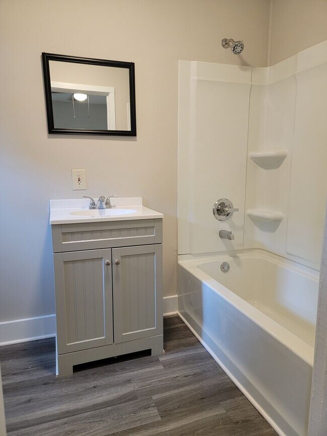 Building Photo - Complete remodeled 3 bedroom 1 1/2 bath home in Belmont!!