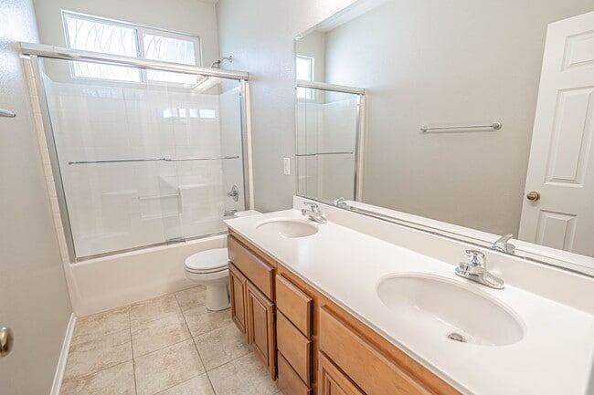 Building Photo - Charming 4-Bedroom Single-Story Home in Lancaster!