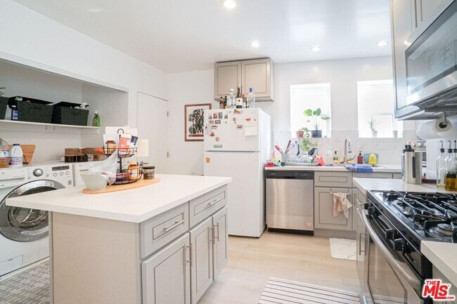 Building Photo - 5139 Marathon St