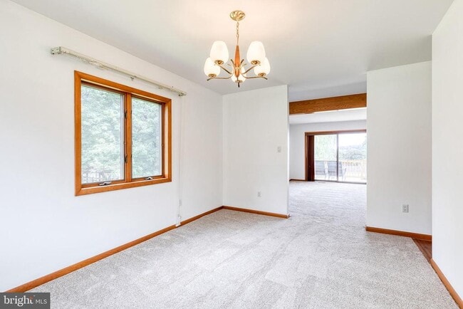 Building Photo - 18 Byway Rd