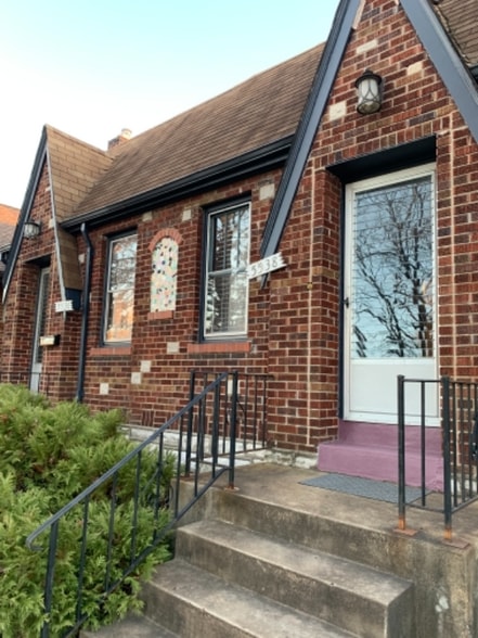 Building Photo - 5538 Walsh St