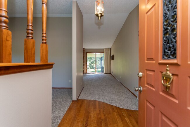 Building Photo - Ranch Style Home Located inside Kissing Camels!