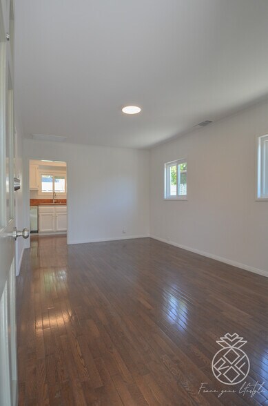 Building Photo - 2657 Piedmont Ave
