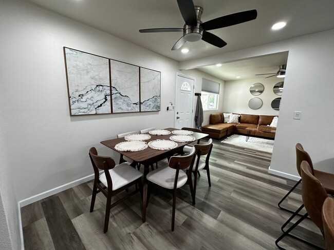 Building Photo - Beautiful Newly Remodeled Furnished Home: ...