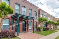 Building Photo - 1802 Parkwood Ave