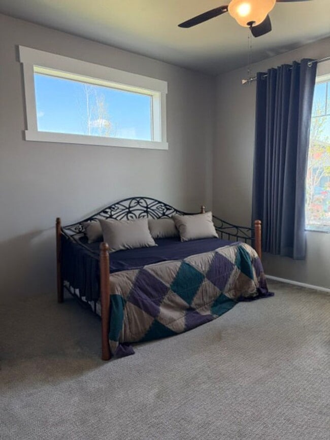 Building Photo - Gorgeous Silverbrook Home