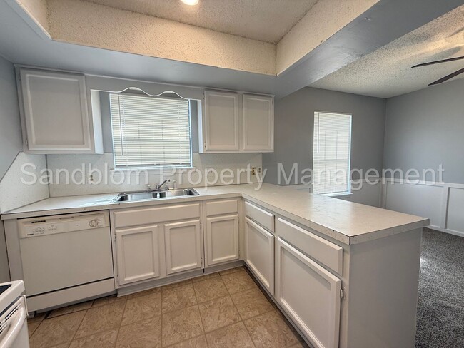 Building Photo - For Lease | Midtown Duplex | $1050 Rent