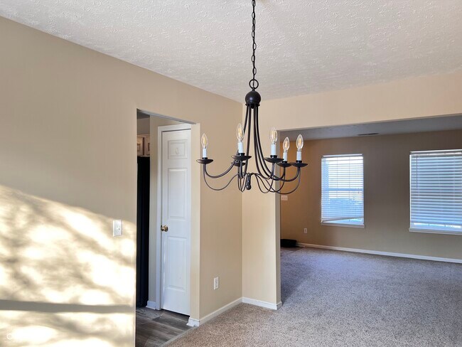 Building Photo - 5913 Sandalwood Dr