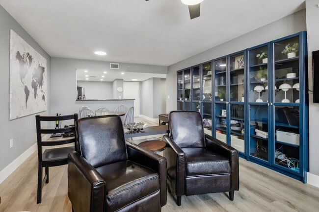 Building Photo - 520 SE 5 Ave