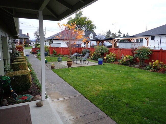 Building Photo - Great 55+ Condo