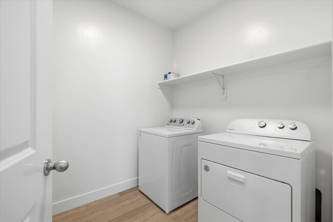 Building Photo - 475 W 60 S