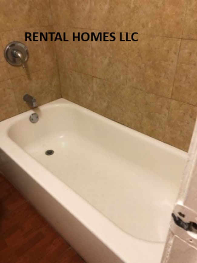 Building Photo - All Tile Throughout the Unit, One Story Pa...
