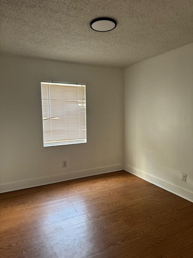 Building Photo - 5/2. Available Now Tampa ! Ask about specials