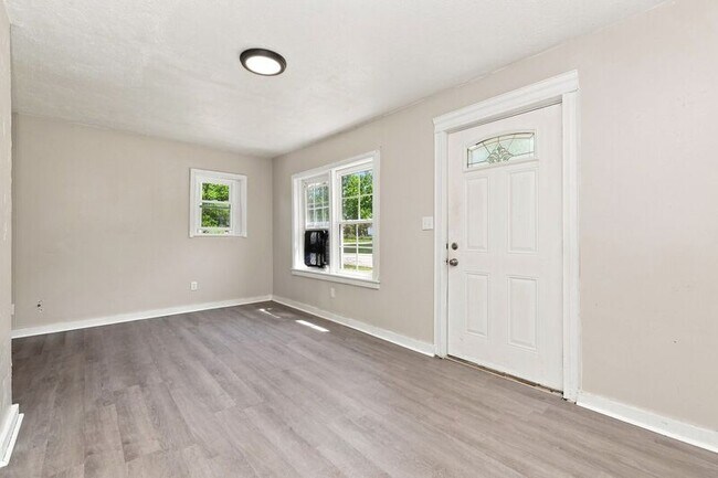 Building Photo - 550 Hensel Ave